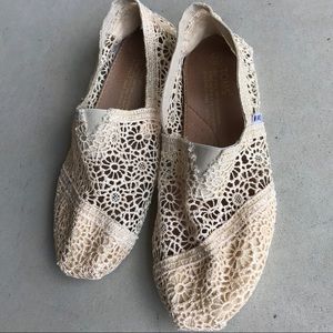 Toms Lace Cream in excellent condition!